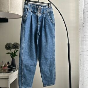 Hollister Ultra High-Rise ‘80s Mom Jeans